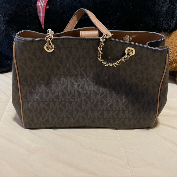 🌈 Lovely MK purse - Picture 9 of 9